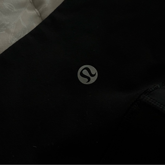 Lululemon Cropped Side Pocket Mesh Leggings Size 4 - Picture 2 of 7